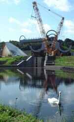 Falkirk Wheel by Richard McCulloch, 20-Aug-2001